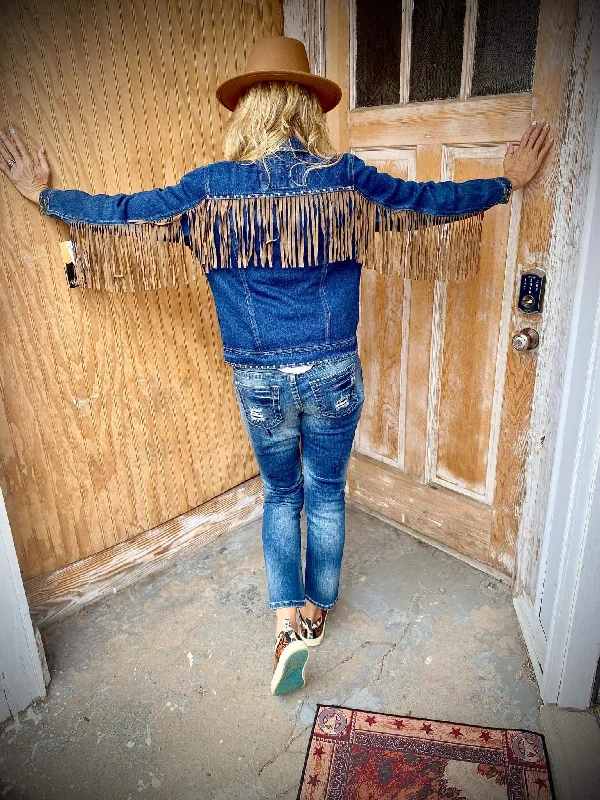 Yellowstone Fringe Denim Jacket in Dark Wash Stand-Up Collar Roll-Neck Collar Turtle Neck Yellowstone Fringe Denim Jacket in Dark Wash Stand-Up Collar Roll-Neck Collar Turtle Neck